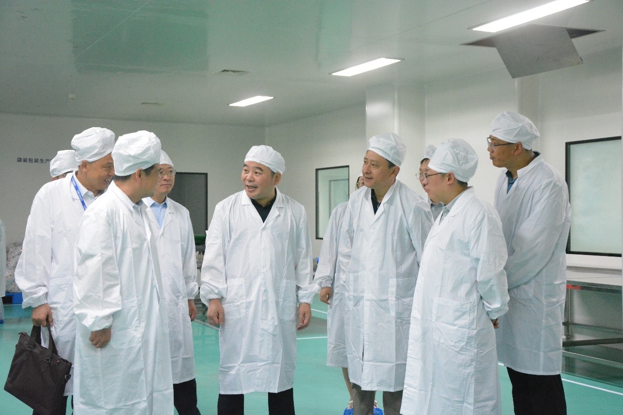 【企业新闻】重庆市万州区副区长骆高燕莅临满堂彩中药调研指导